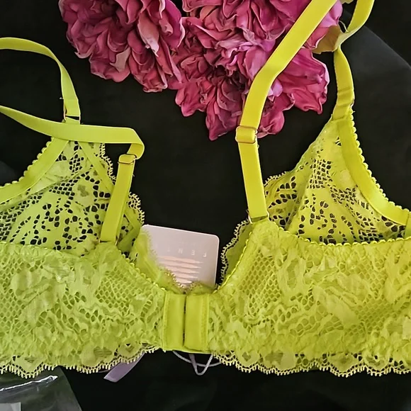 NIP SAVAGEXFENTY Alien Animal Lace Unlined Plunge Bra Twisted Lime Green 34D - Picture 9 of 11